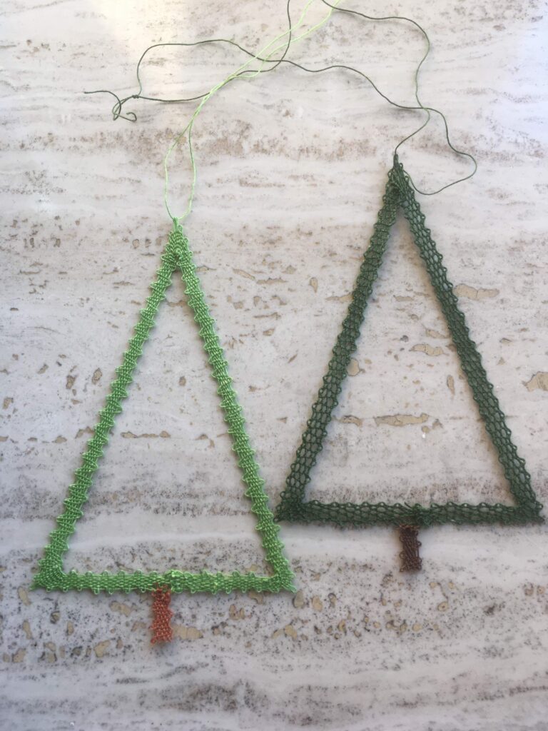 Juletræer
5 par k80
højde ca. 10 cm
Pris: kr. 25,00